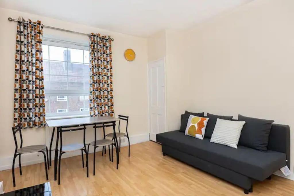 דירות לונדון Tranquil 1Br In South Bank With Onsite Parking מראה חיצוני תמונה