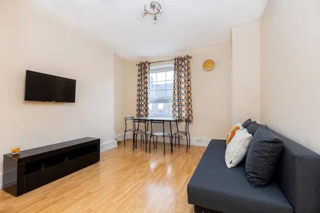 דירות לונדון Tranquil 1Br In South Bank With Onsite Parking מראה חיצוני תמונה