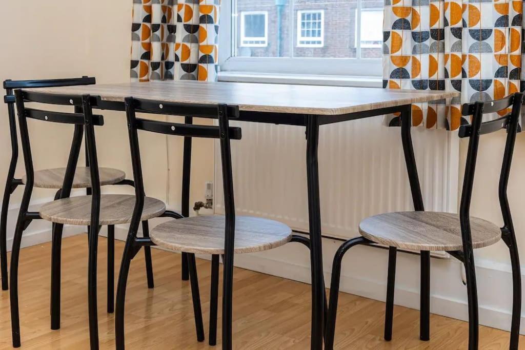 דירות לונדון Tranquil 1Br In South Bank With Onsite Parking מראה חיצוני תמונה