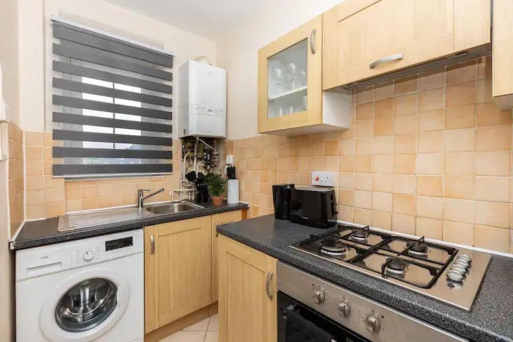 דירות לונדון Tranquil 1Br In South Bank With Onsite Parking מראה חיצוני תמונה